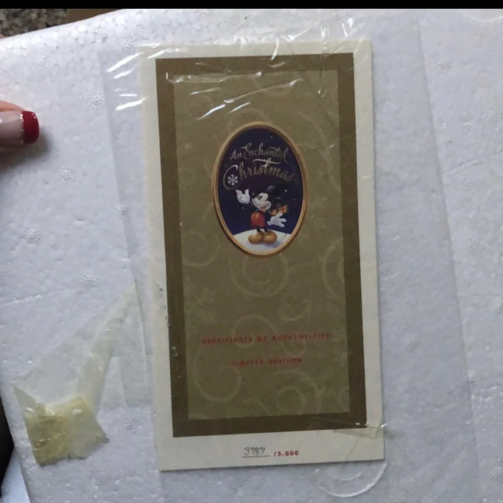 Disney Store LE Bas Relief Holiday Plate